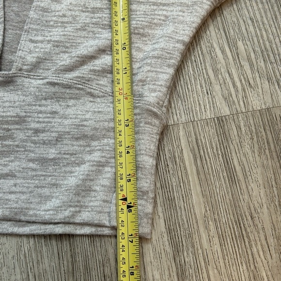 Aritzia Wilfred Free Deep V-Neck Long Sleeve Heathered Grey Crop Top - Picture 7 of 8